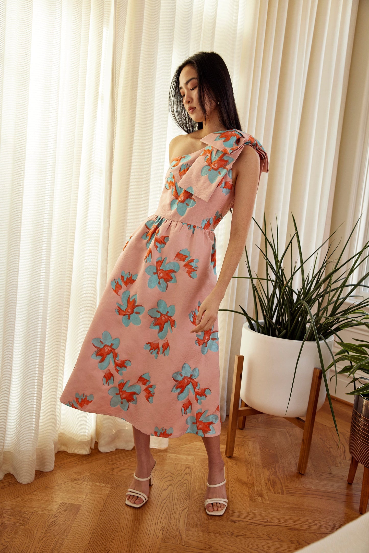 Robe Caroline en jacquard rose plumeria