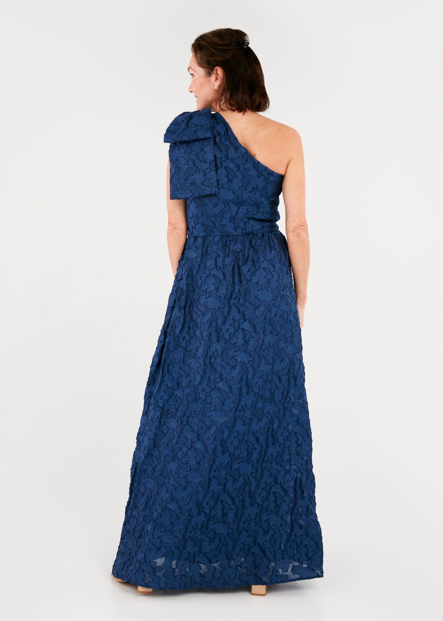 Robe Caroline à une épaule en organza bleu marine