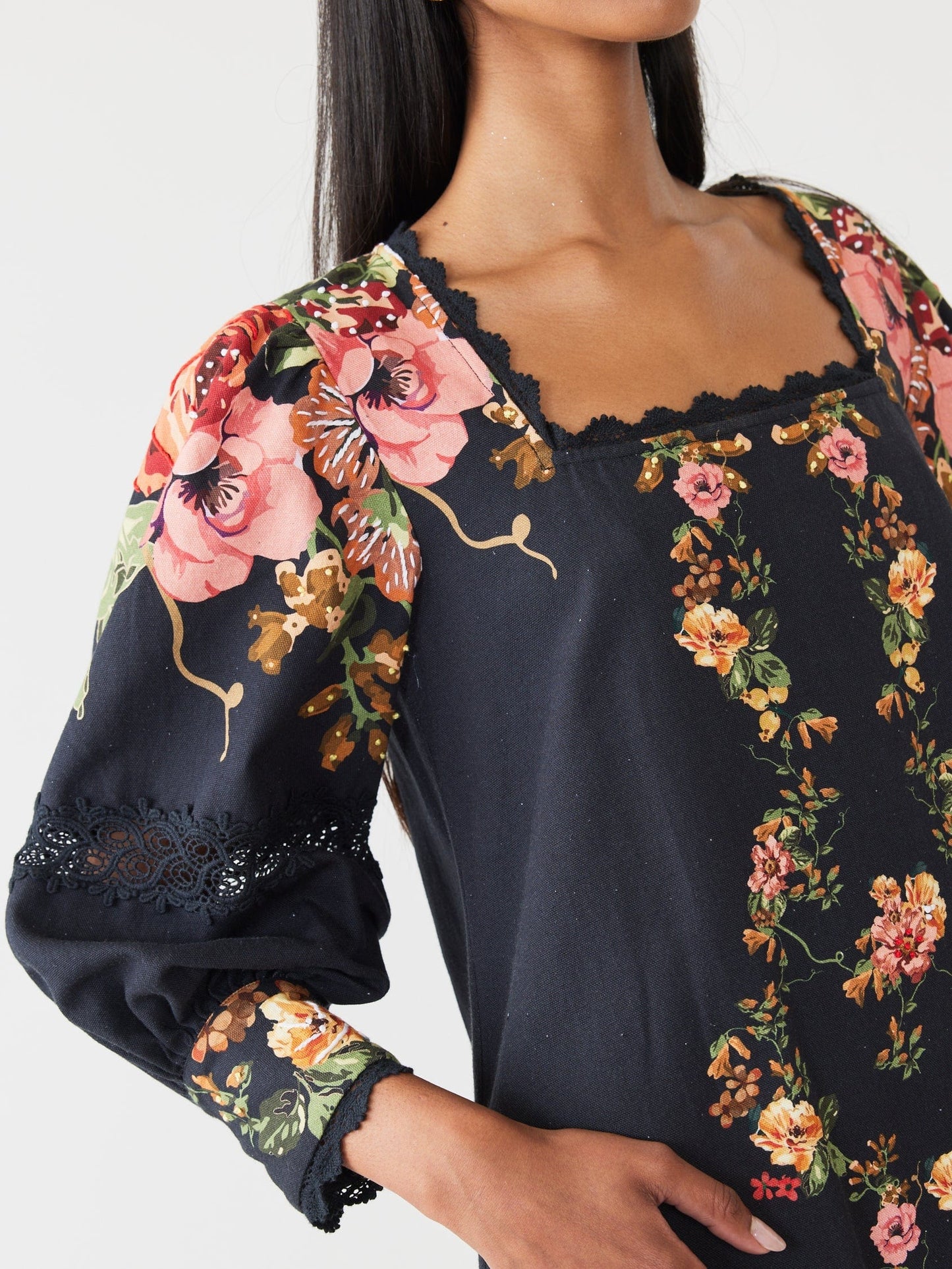 Robe Tara