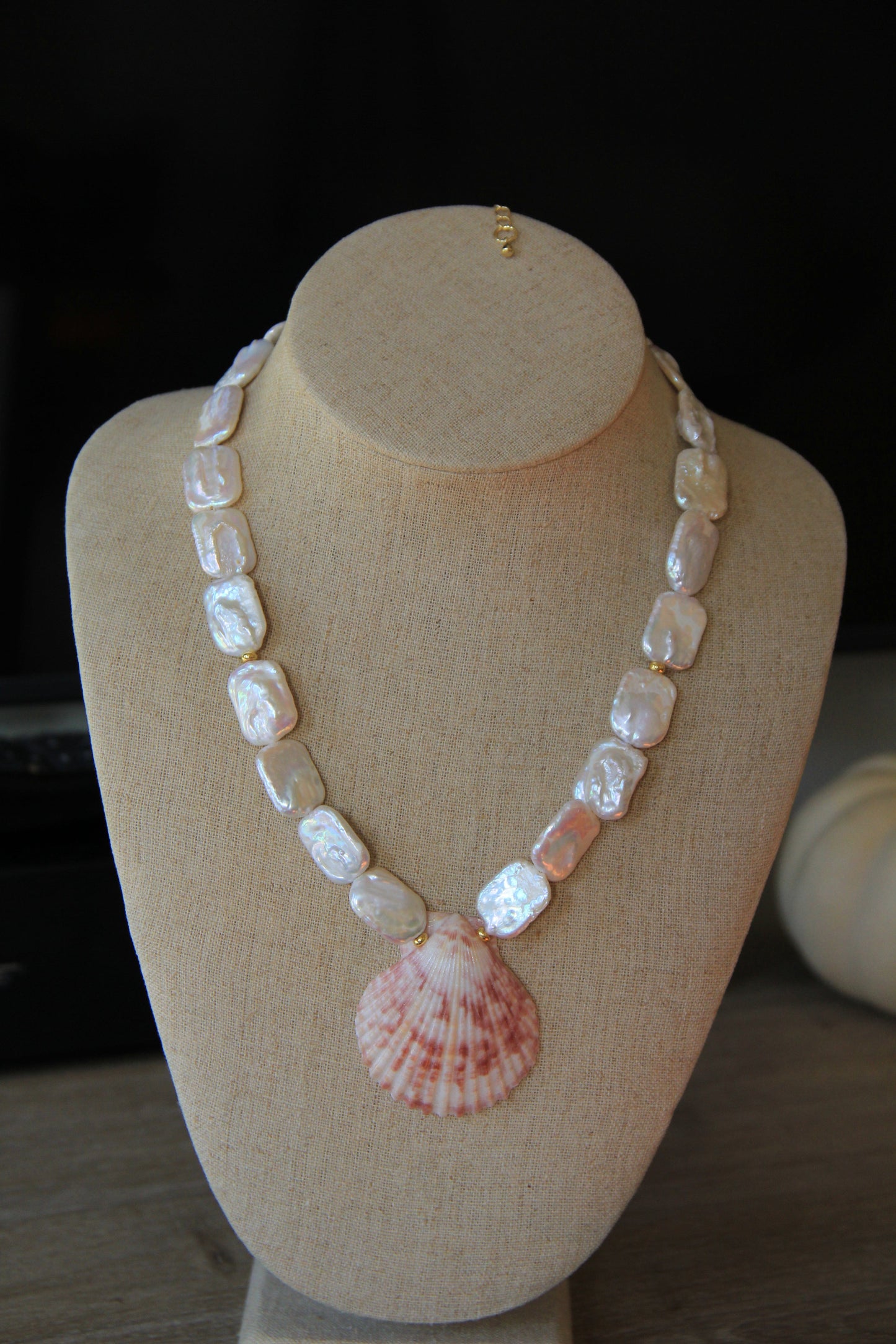 Pendentif en perle de coquillage