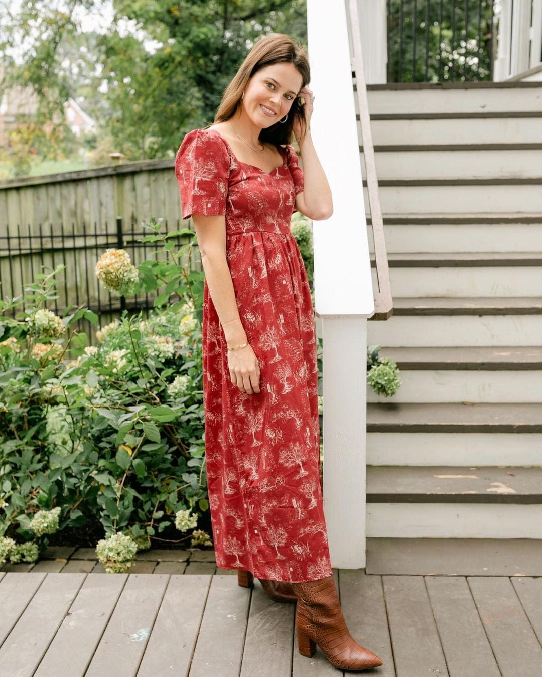 Robe longue Beatrice à décolleté en cœur / Toile de coton rouge rubis + albâtre