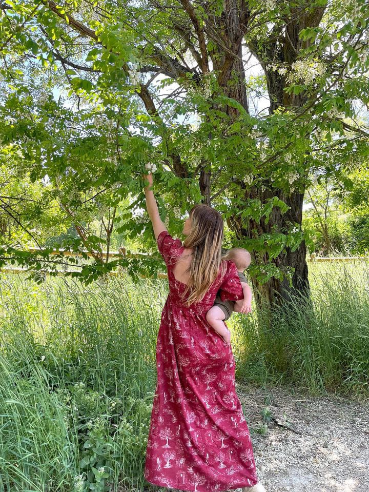 Robe longue Beatrice à décolleté en cœur / Toile de coton rouge rubis + albâtre