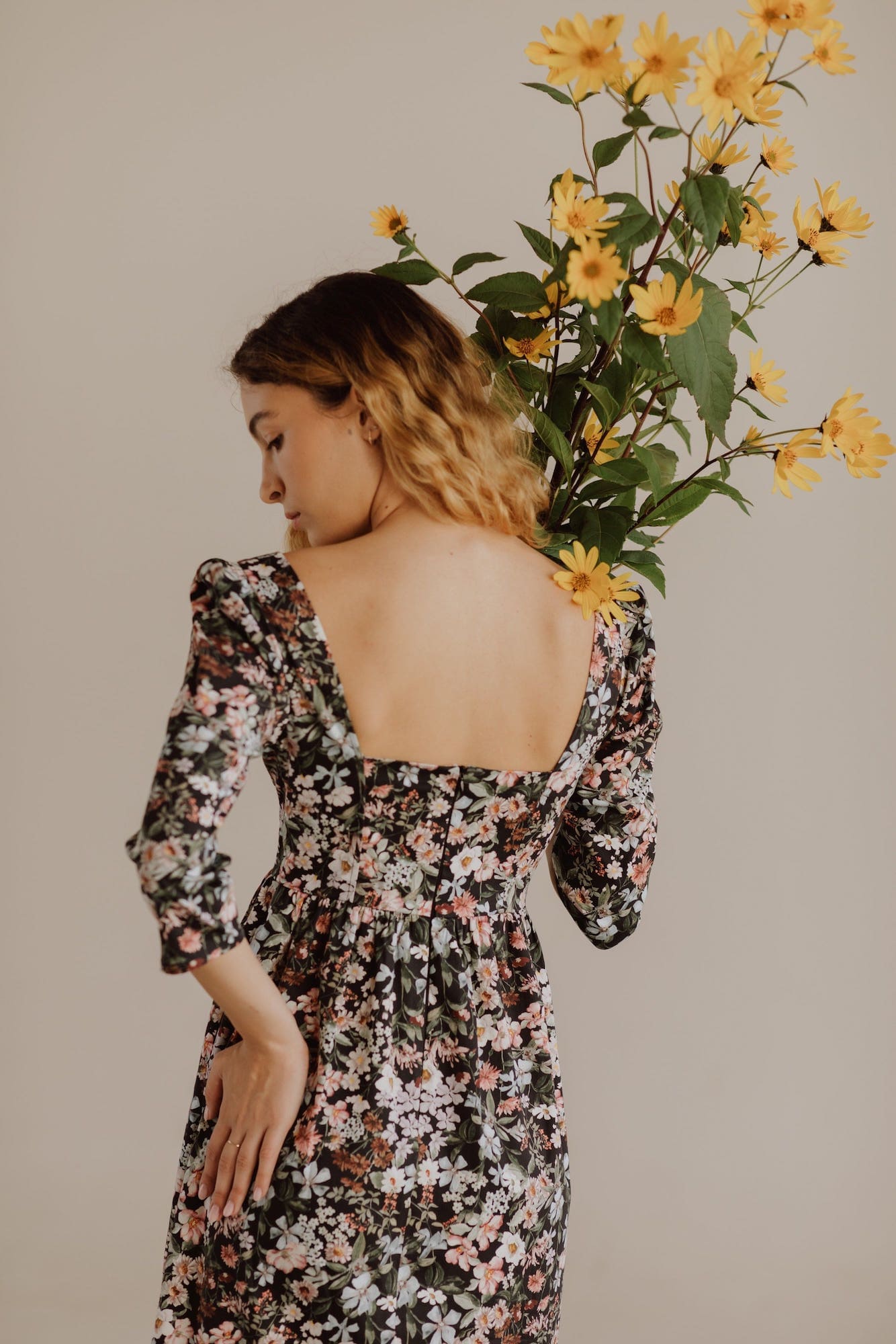 Robe violette / Coton fleuri noir