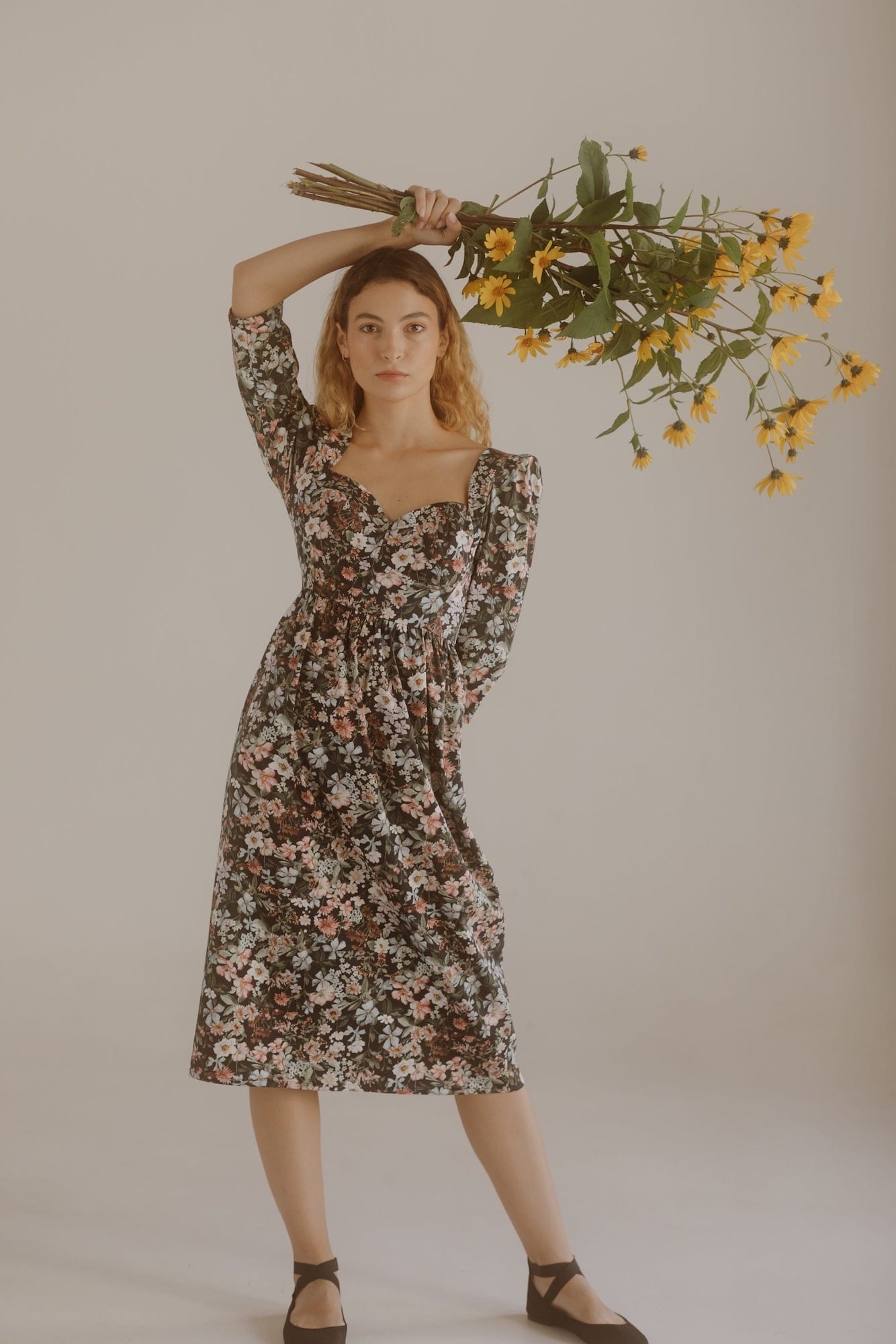 Robe violette / Coton fleuri noir