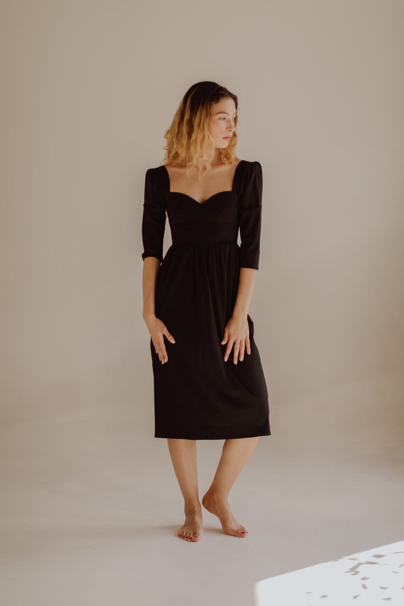 Robe violette en coton noir