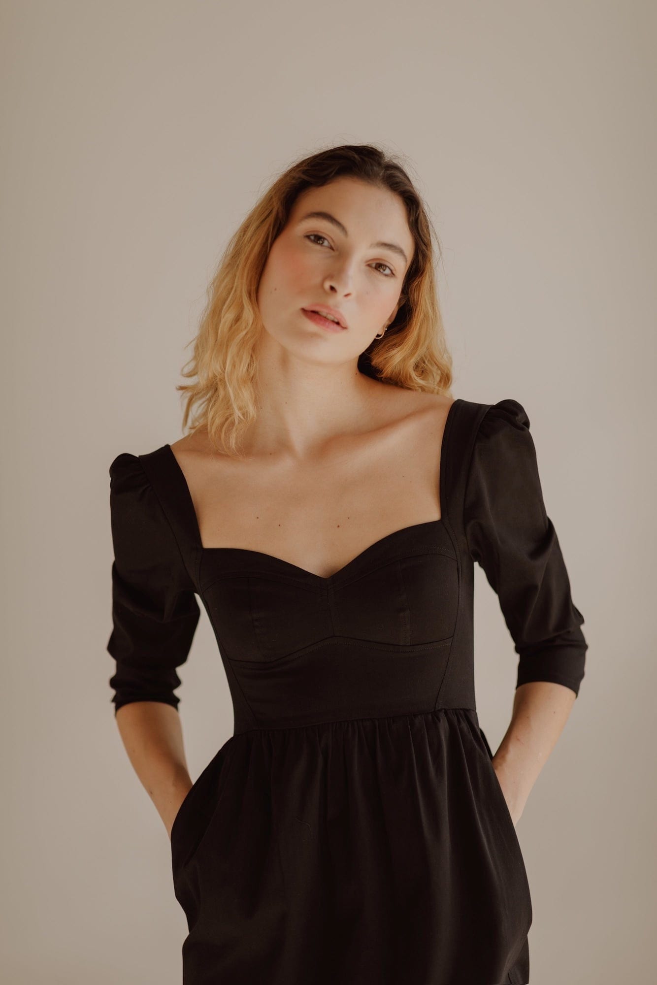 Robe violette en coton noir