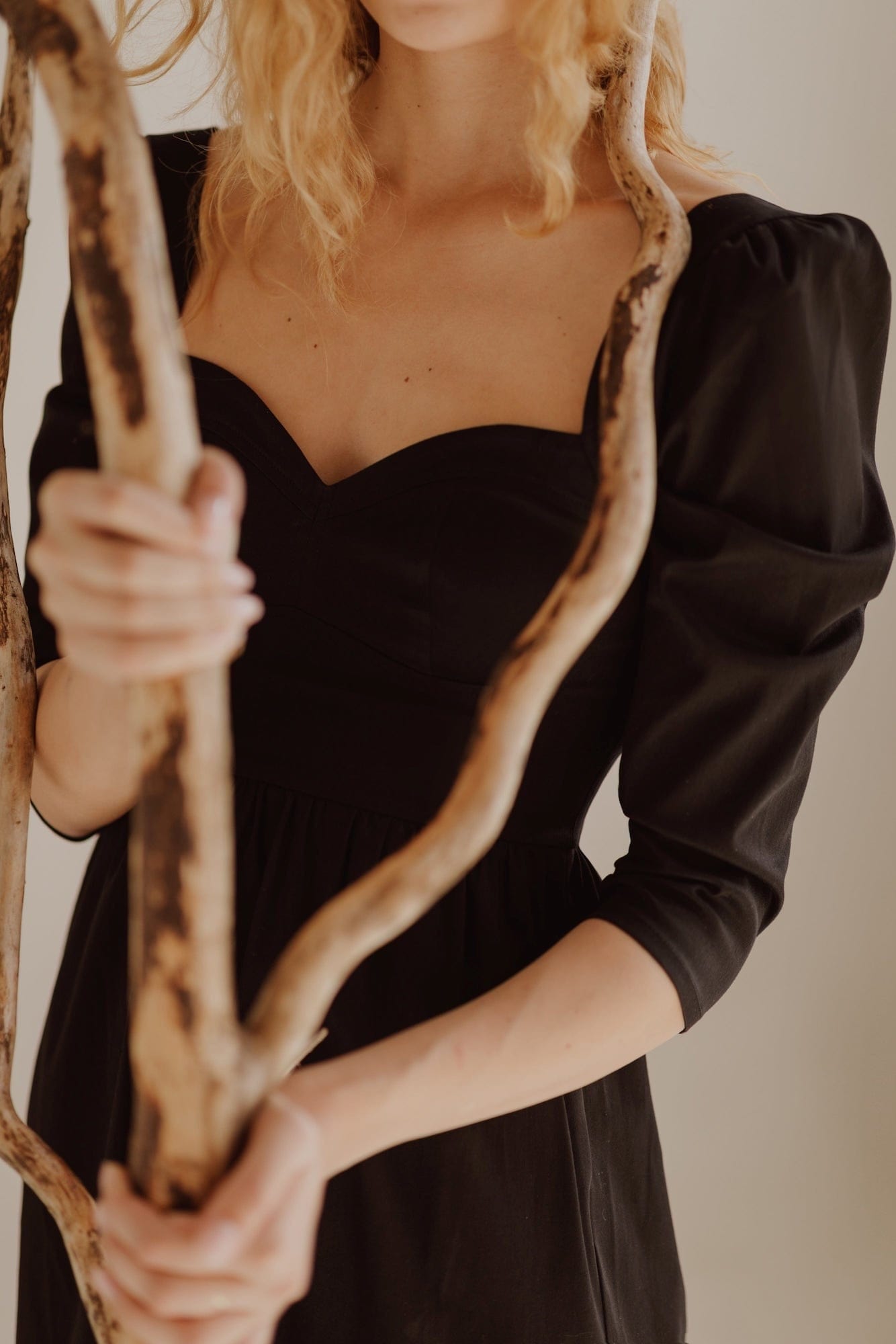 Robe violette en coton noir