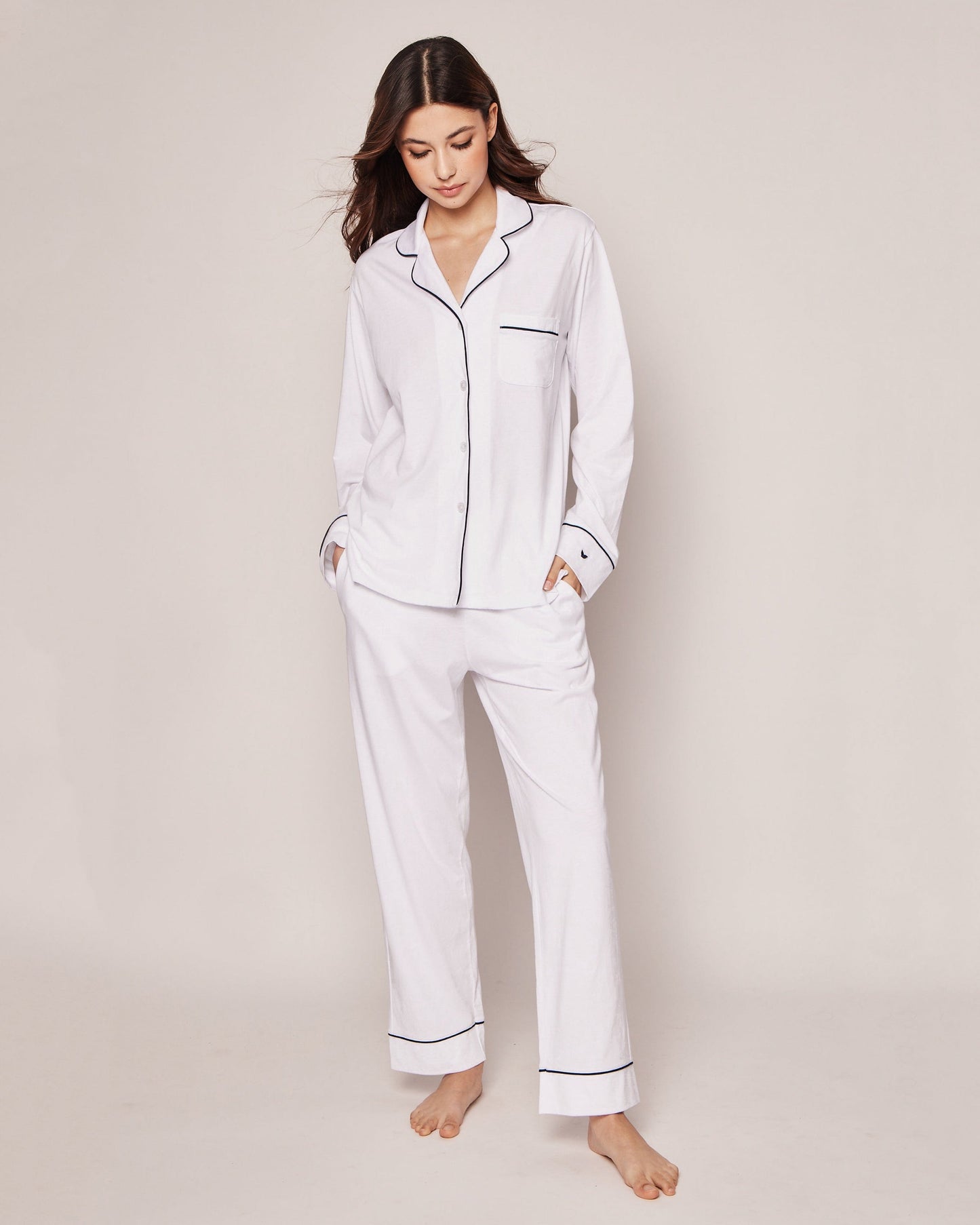 Ensemble pyjama Pima pour femme en blanc avec passepoil bleu marine
