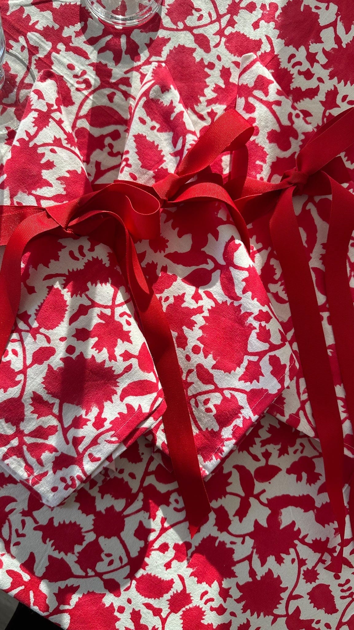 Serviettes aux couleurs vives de la fleur de canneberge