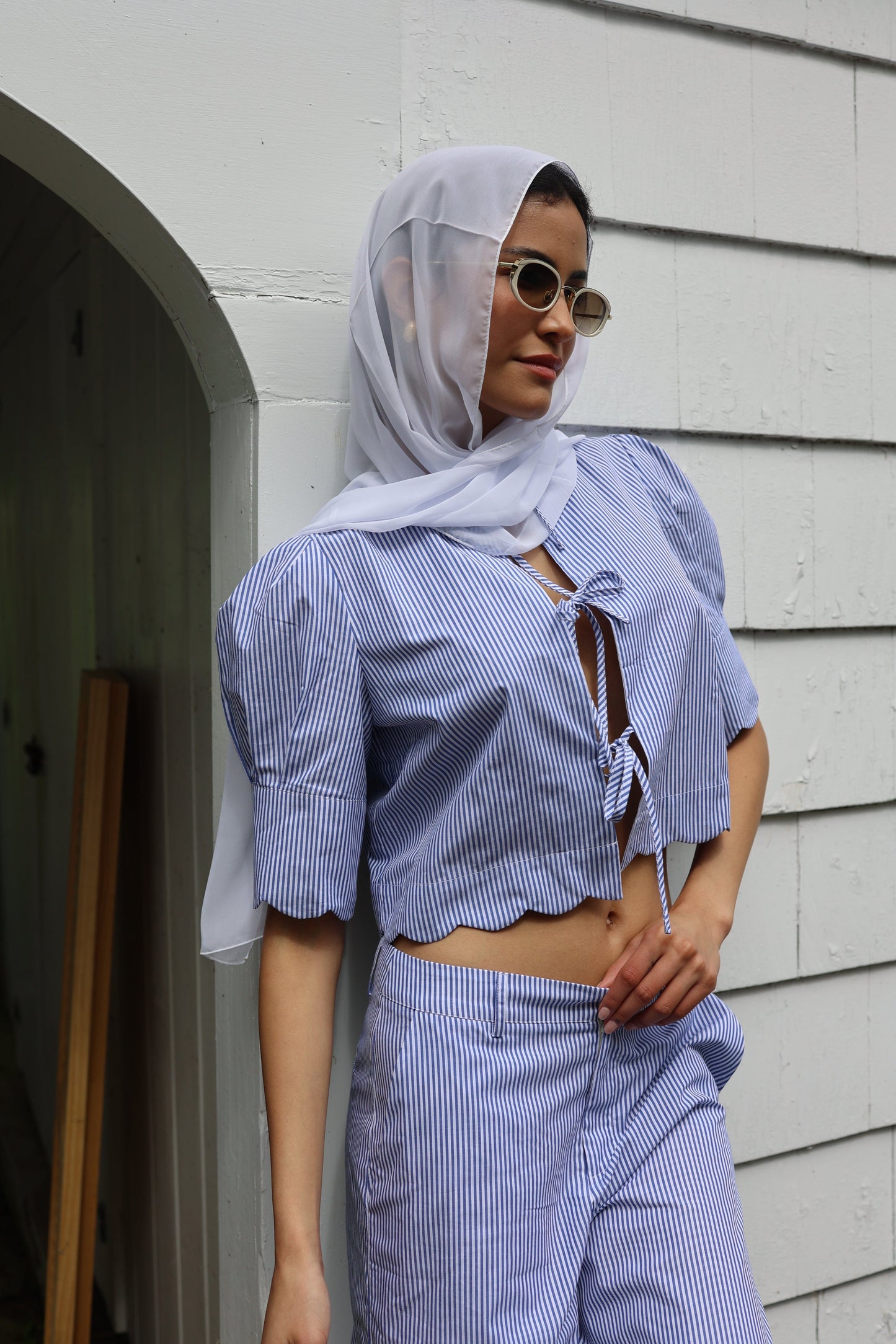 Haut festonné à rayures bleues