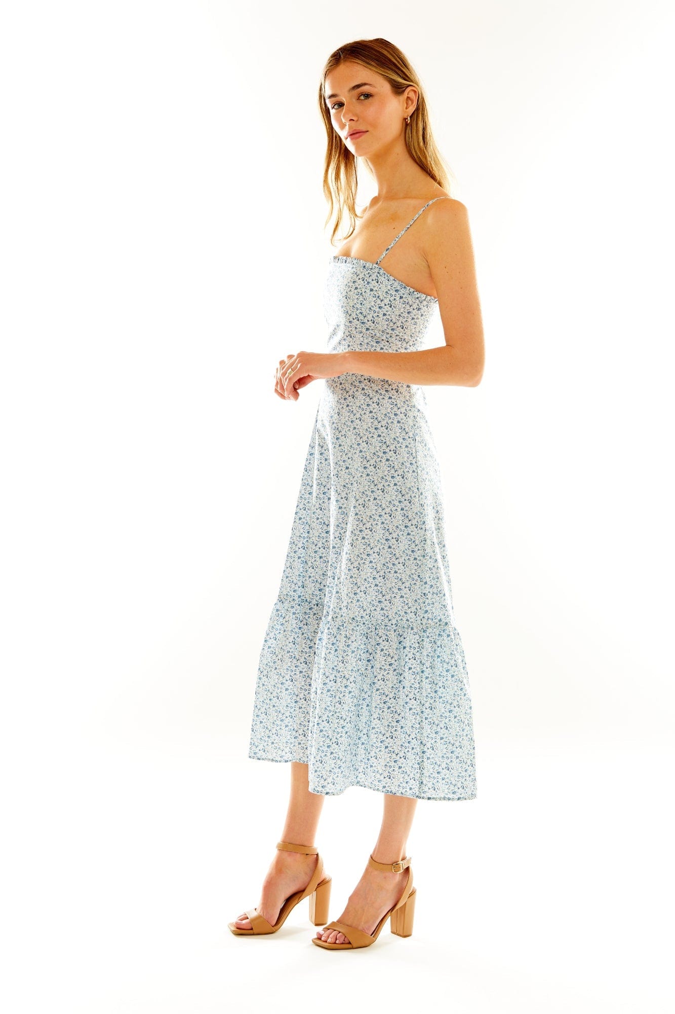 La robe Maggie à fleurs bleues