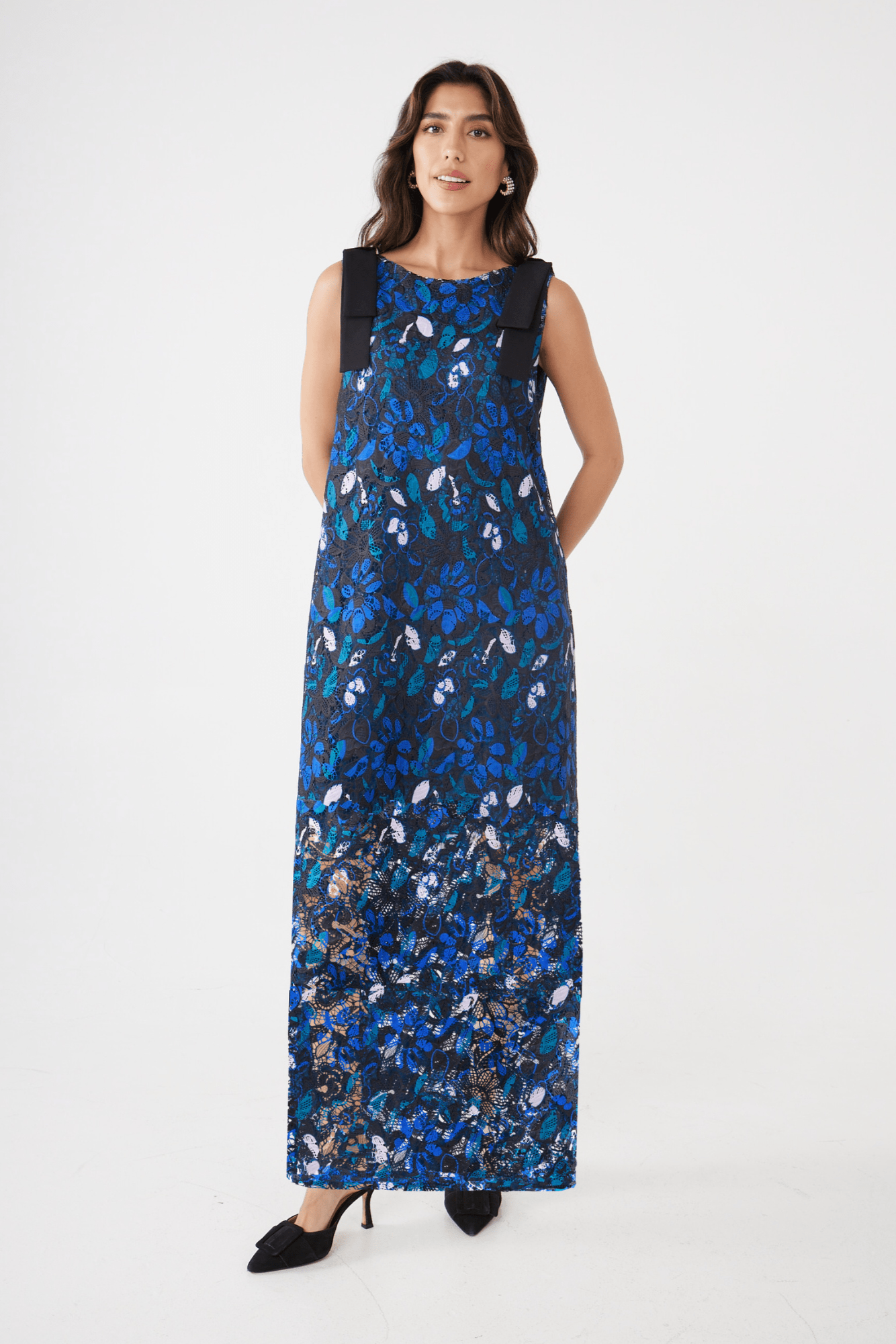 Robe Michelle en dentelle florale bleue à marguerites