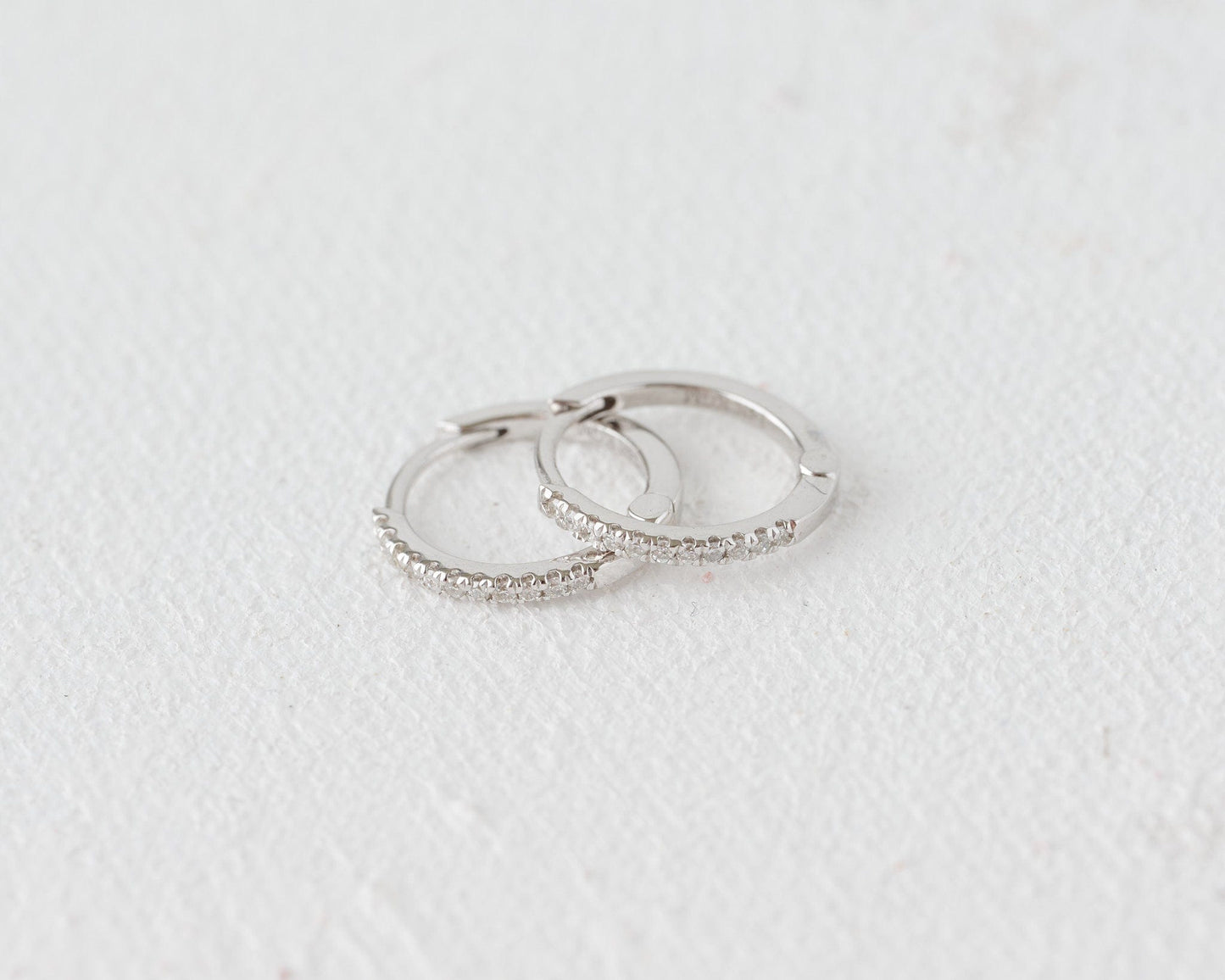 Mini créoles en diamant