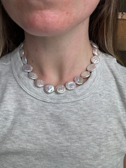 Collier ras du cou en perles et pièces de monnaie Comporta