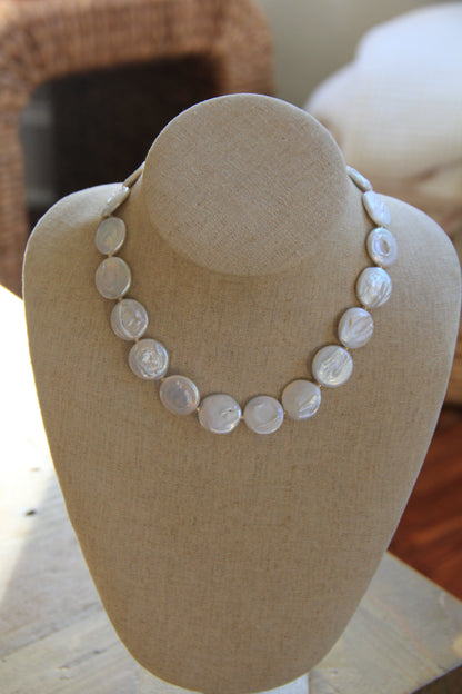 Collier ras du cou en perles et pièces de monnaie Comporta