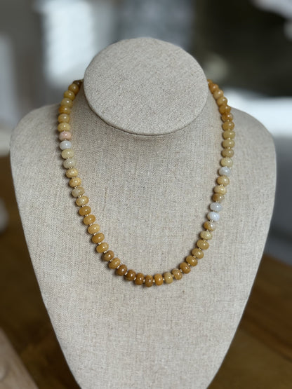 Collier Hilary