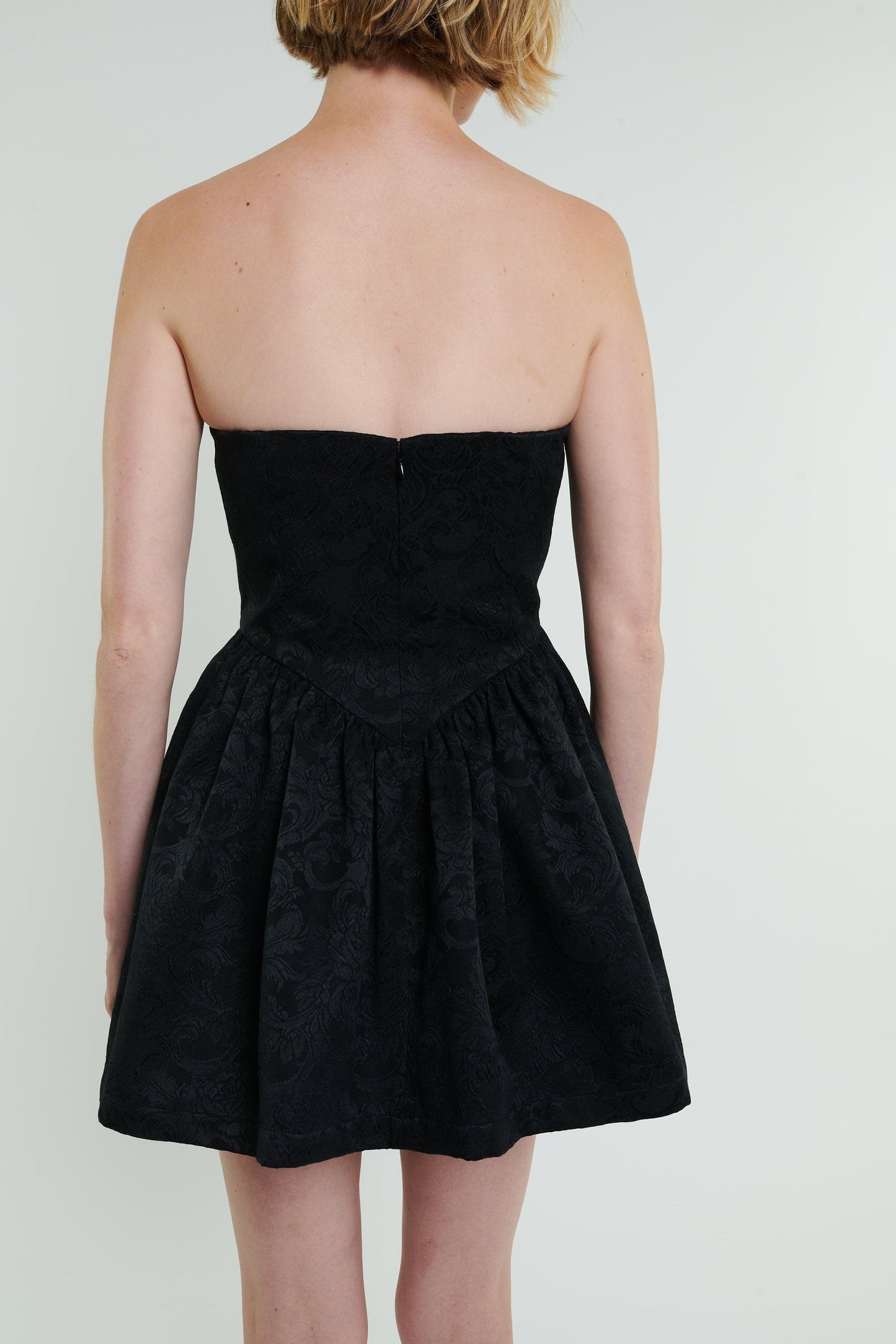 Robe courte Roxanne en noir 