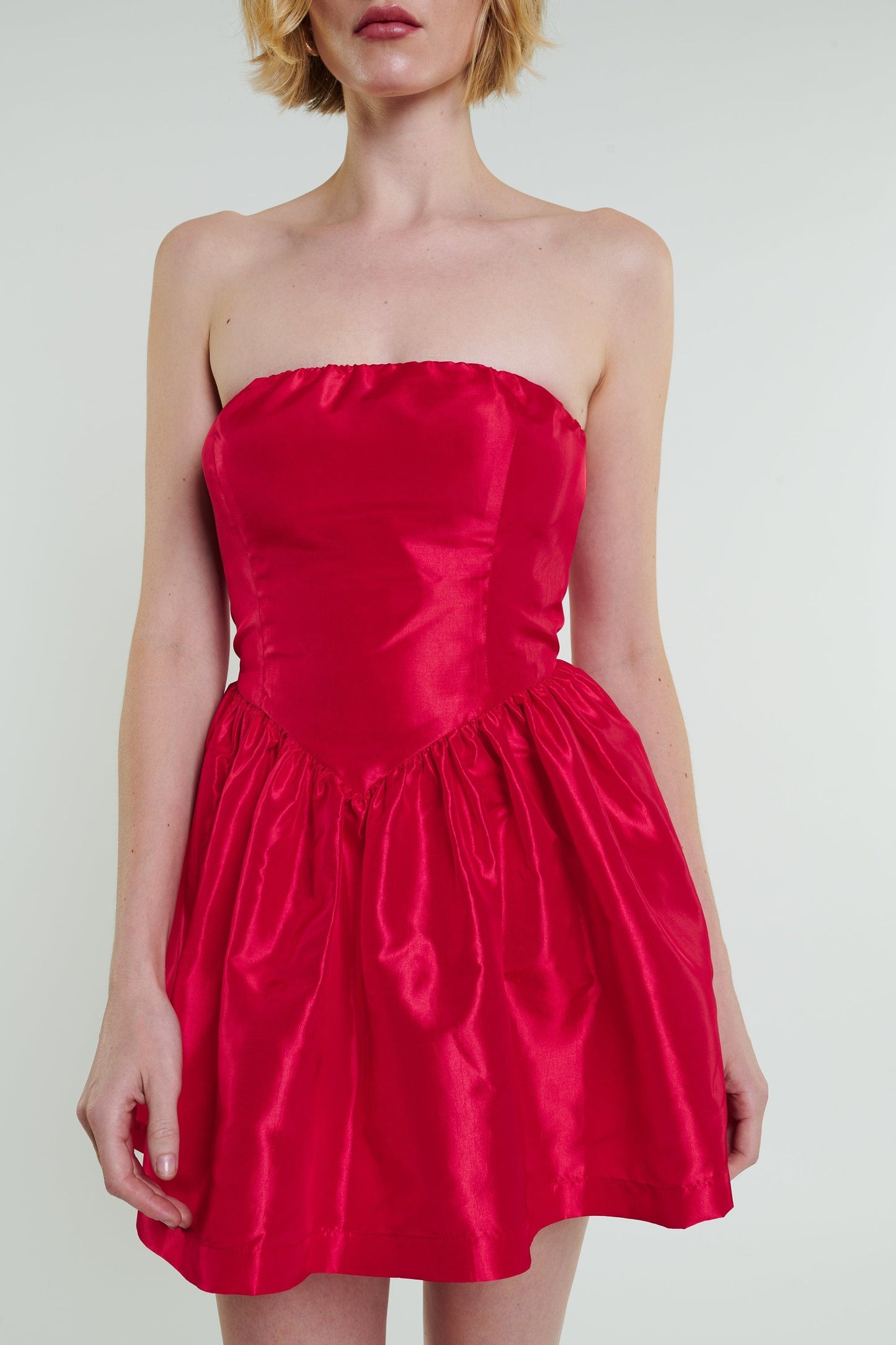 Robe courte Roxanne en rouge cerise