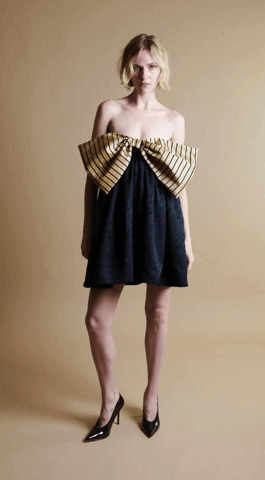 Robe mini-nœud Stewart noire avec nœud à rayures crème