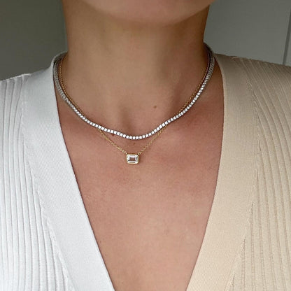 Collier Iris Emerald Bezel - Saphir blanc