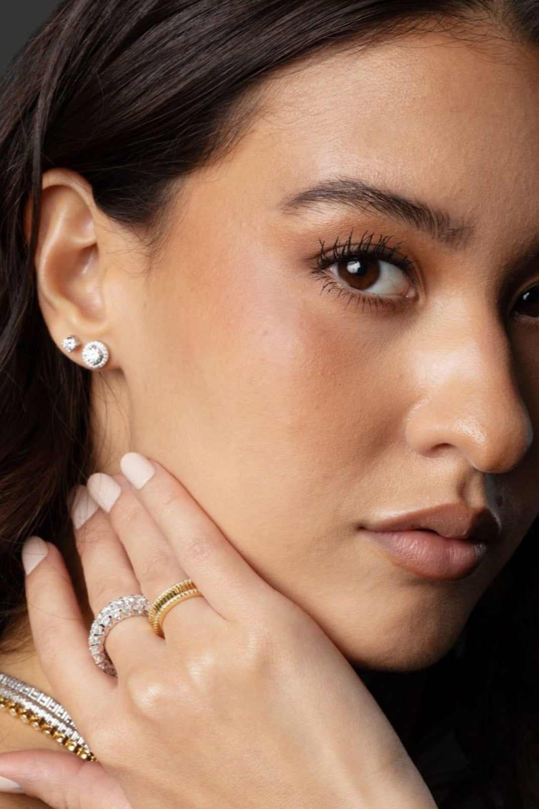 Clous d'oreilles ronds Zoe Halo 9 mm