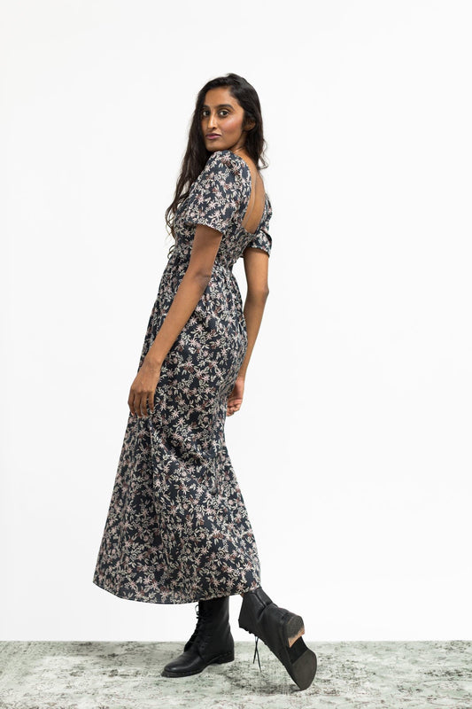 Robe longue Beatrice à décolleté en cœur / Coton fleuri noir
