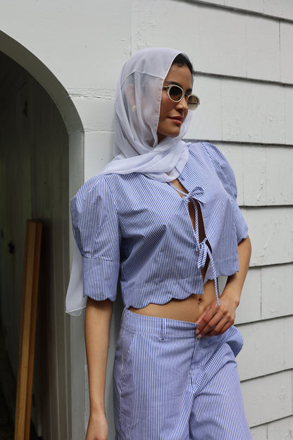 Haut festonné à rayures bleues