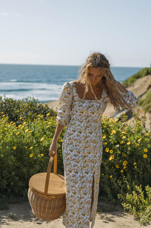 La robe Alexandra à fleurs printanières 